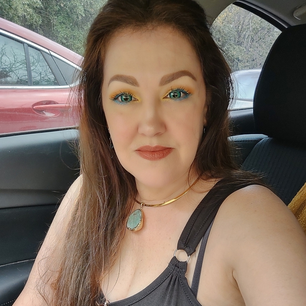 Meet your Posher, Esmie